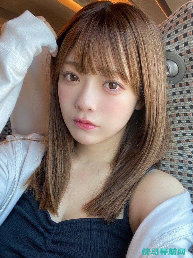 这个身材超狂的写真美女 还是数学学霸？